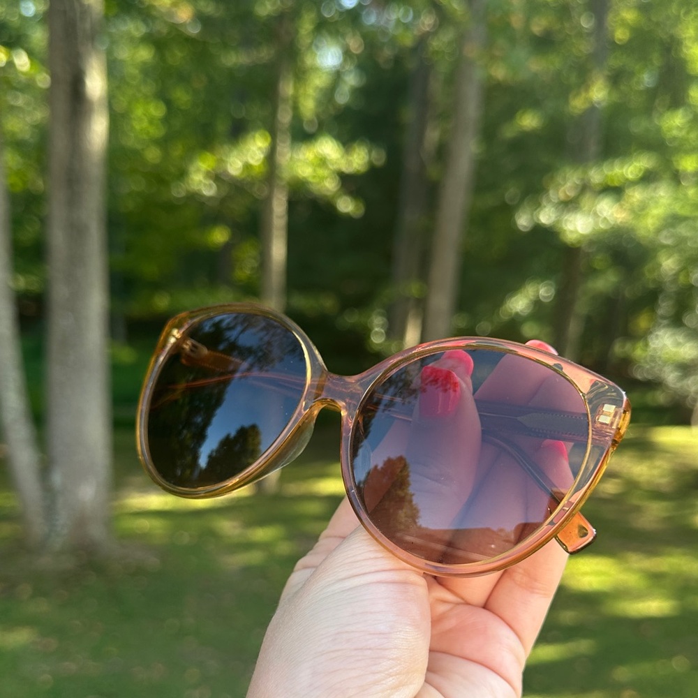 Fendi FE40029U Sunglasses - Picture 11 of 16